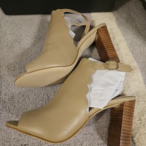 Kate Spade Tan Scalloped Mules